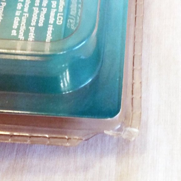 Shift3 Digital Photo Album with Keychain Digital Keychain-Grey-60 Pic. Capacity - Picture 12 of 14